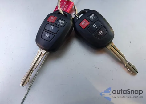 2014 Toyota Corolla Le Plus z USA, uszkodzony, nr VIN 2T1BURHE1EC204417